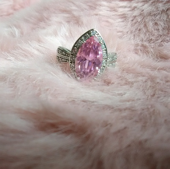 Ring - Picture 2 of 4